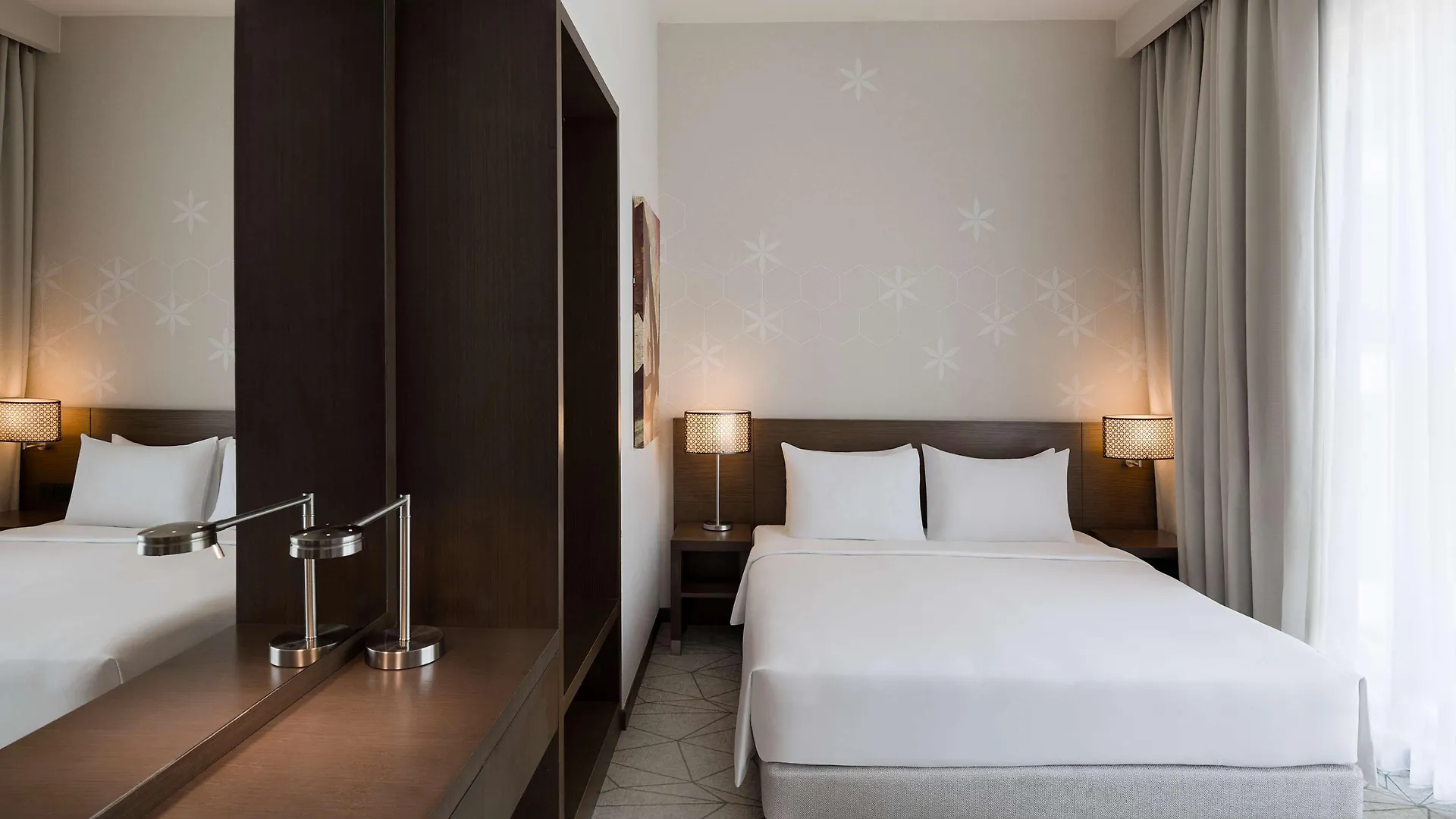 Hyatt Place Dubai Al Rigga Szálloda